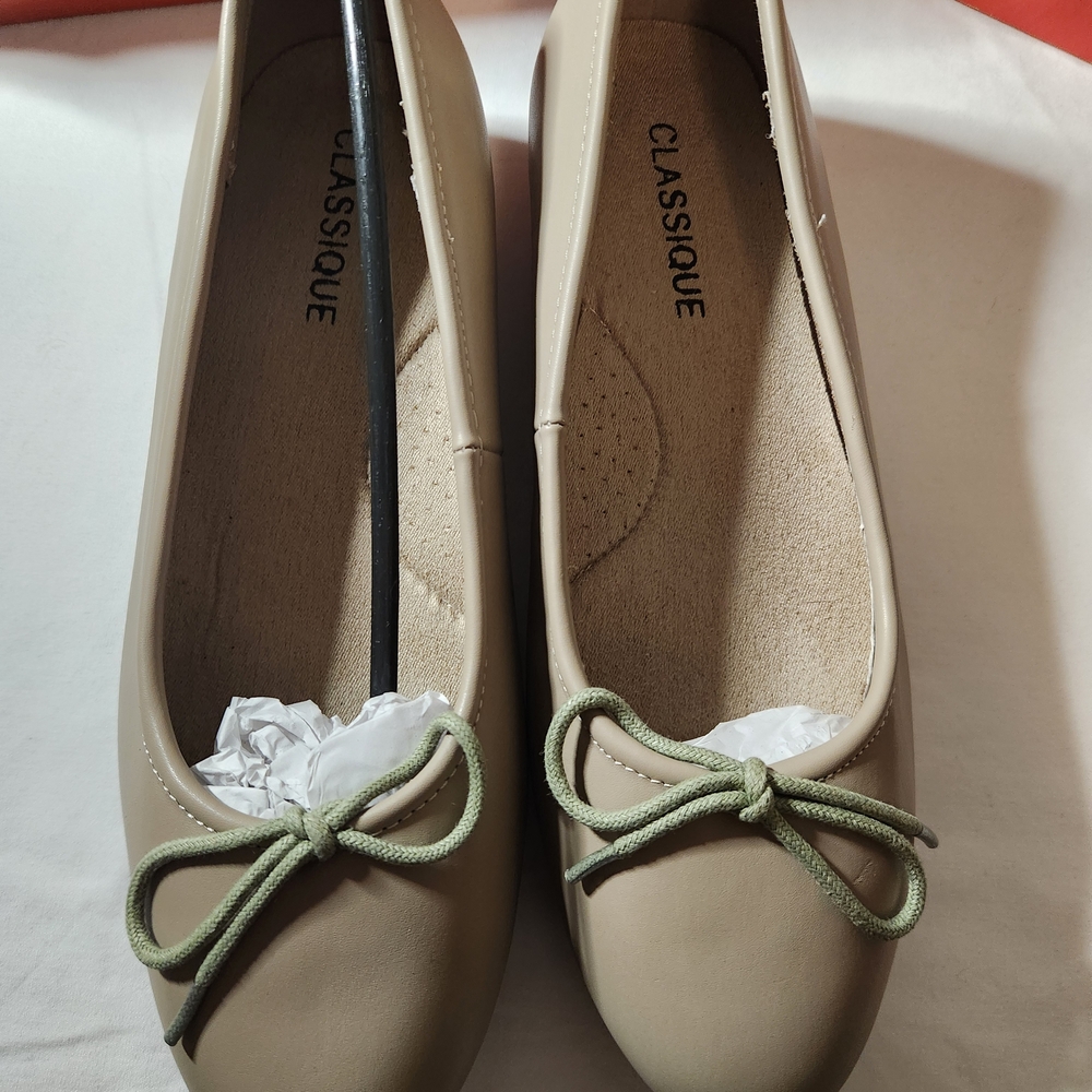 Beige‎ Ballet Flats with Bow